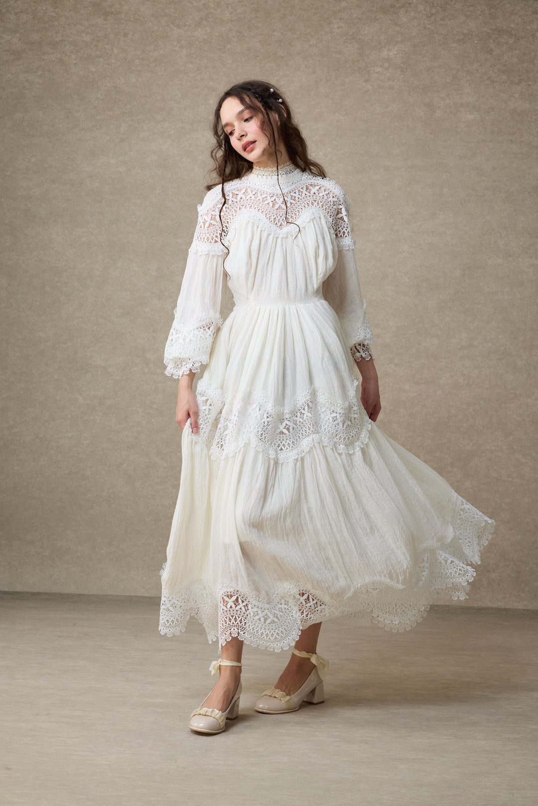 Pearlman 25 | Lace Linen Dress Gown