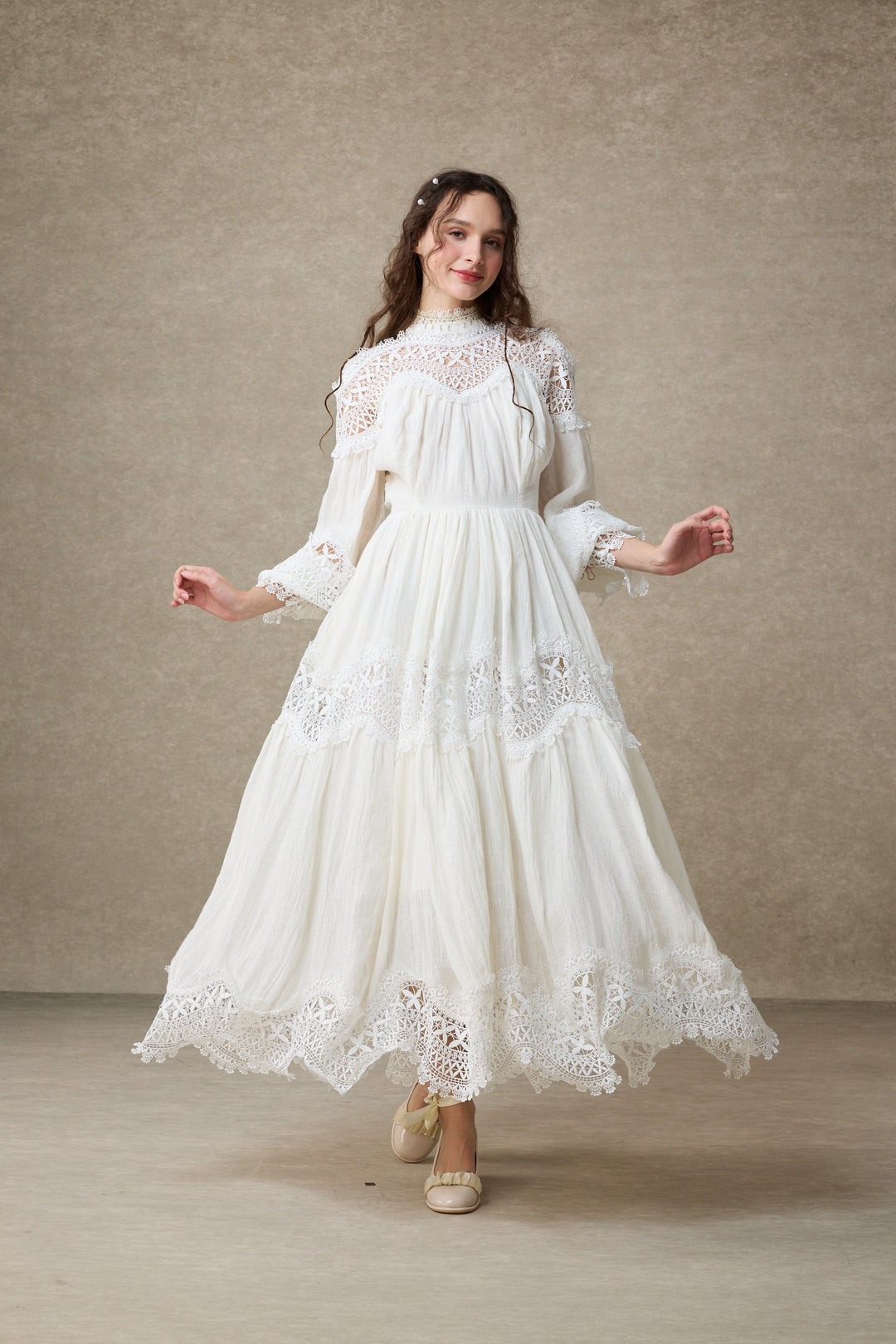 Pearlman 25 | Lace Linen Dress Gown