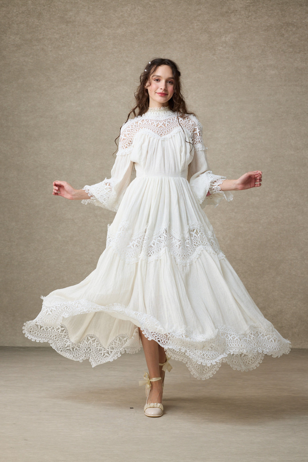 Pearlman 25 | Lace Linen Dress Gown