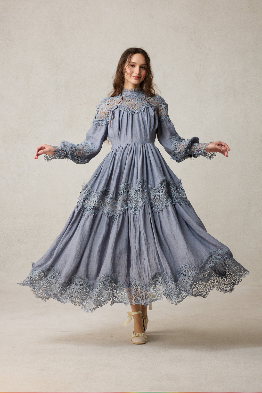 Pearlman 25 | Lace Linen Dress Gown